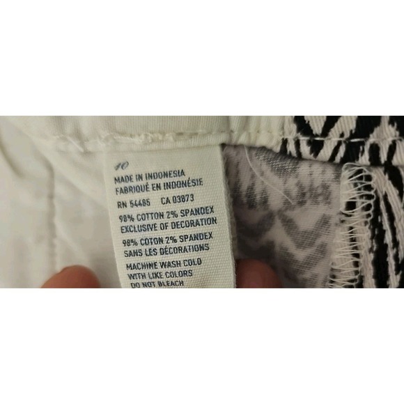 AE Stretch Coastal Cowgirl Short Shorts Sz 10 33x2.5 White Black Pockets #142 - Picture 4 of 10